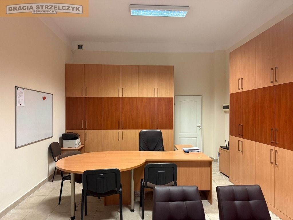 Lokal usługowy 38.6 m², Parter, al. KEN, Metro