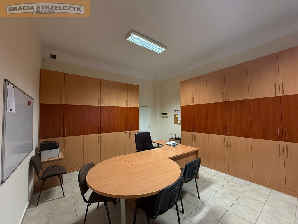 Lokal usługowy 38.6 m², Parter, al. KEN, Metro