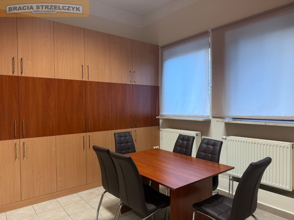 Lokal usługowy 38.6 m², Parter, al. KEN, Metro