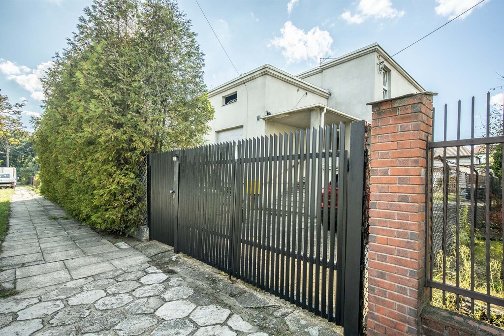 Rodzinny dom z garażem i tarasem