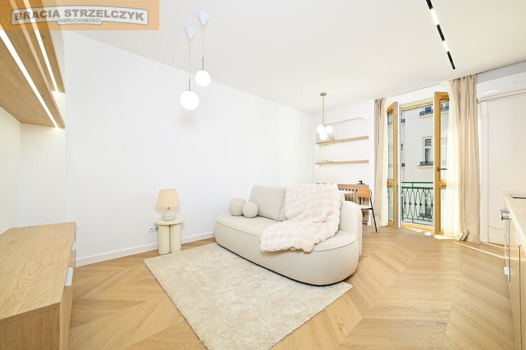 Apartament. Śródmieście PD. Balkon. Sypialnia