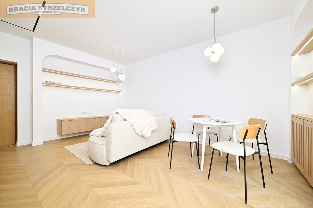 Apartament. Śródmieście PD. Balkon. Sypialnia