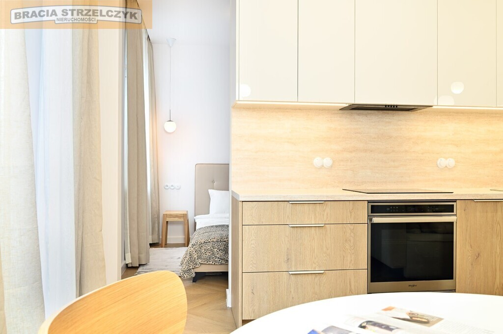 Apartament. Śródmieście PD. Balkon. Sypialnia