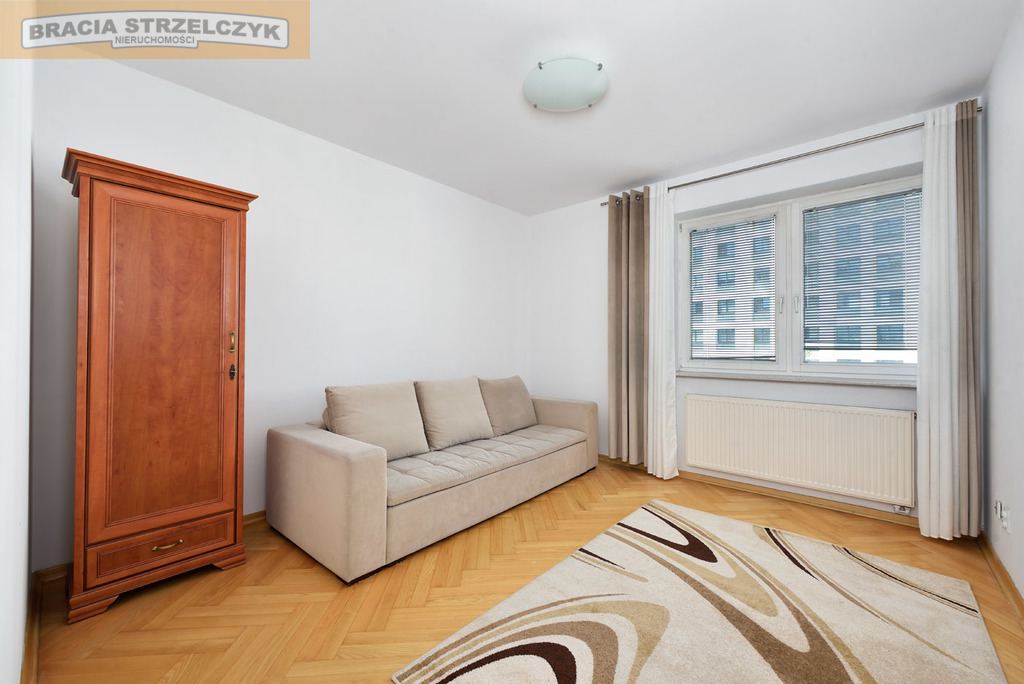 Ciche 3 pokoje z garażem podziemnym.