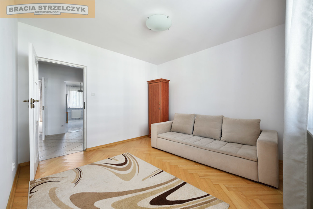 Ciche 3 pokoje z garażem podziemnym.