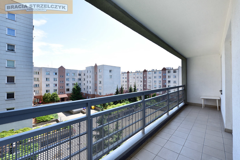 Ciche 3 pokoje z garażem podziemnym.