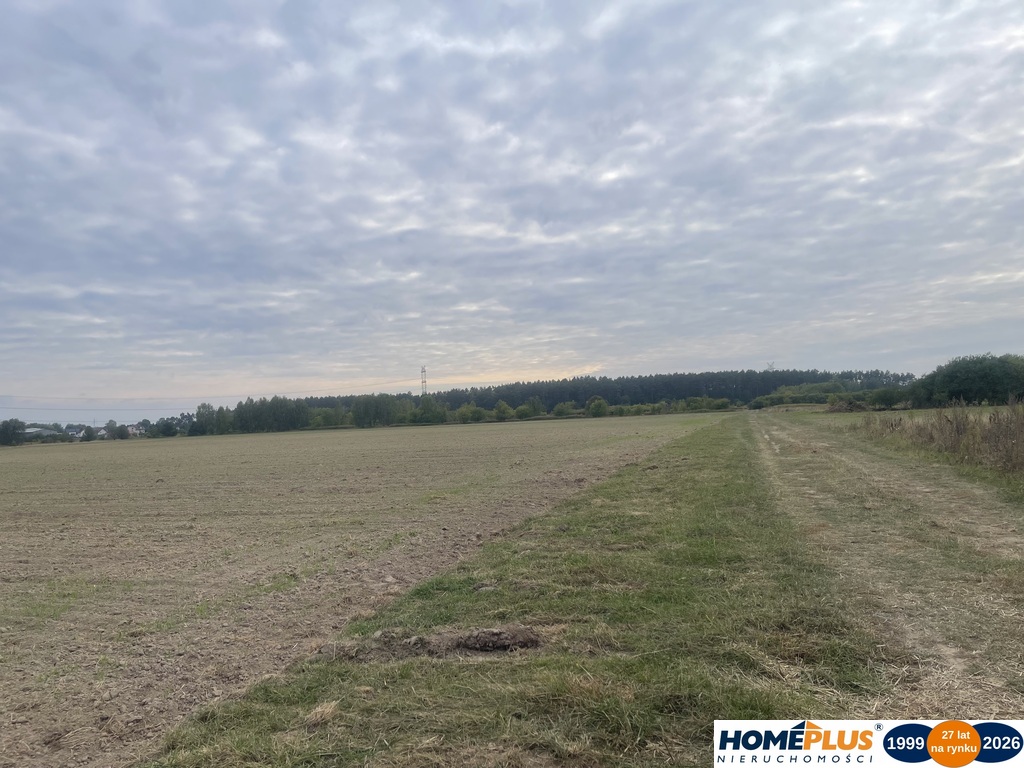 Działka budowlana 800 m² z dojazdem z dwóch stron