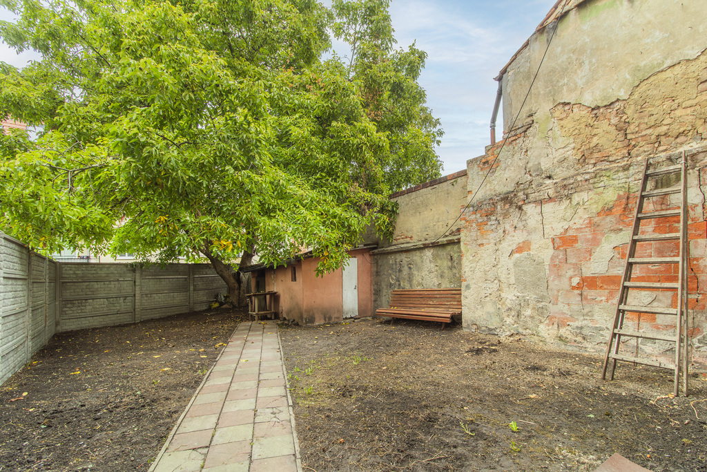 Połowa kamienicy z ogrodem w sercu Kożuchowa