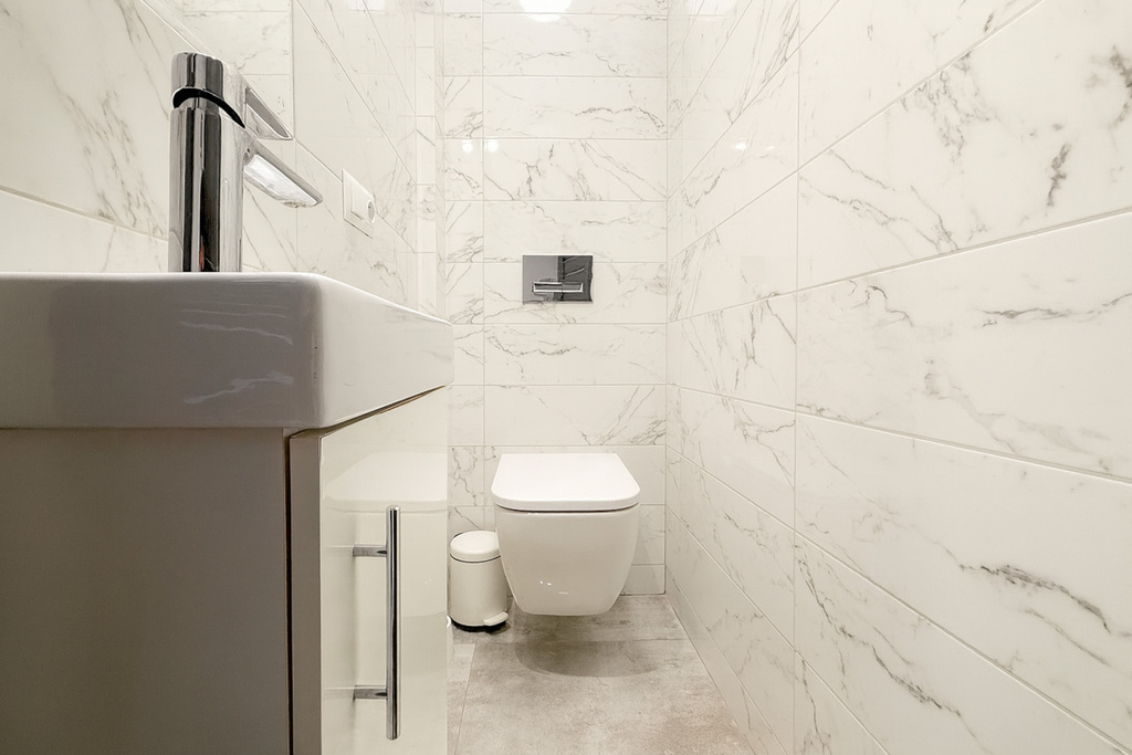 Gotowiec inwestycyjny-3 studia +4 pok. poddasze