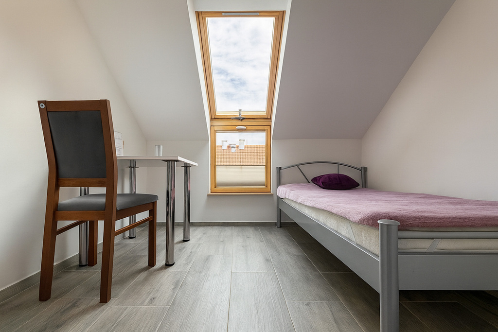 Gotowiec inwestycyjny-3 studia +4 pok. poddasze