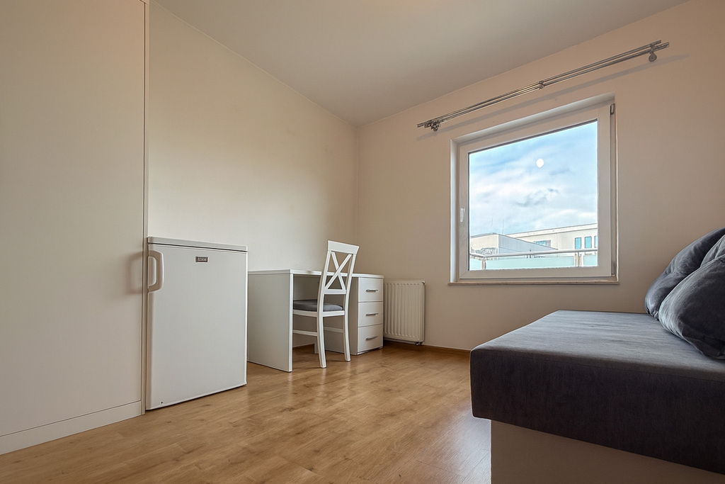 Gotowiec inwestycyjny-3 studia +4 pok. poddasze