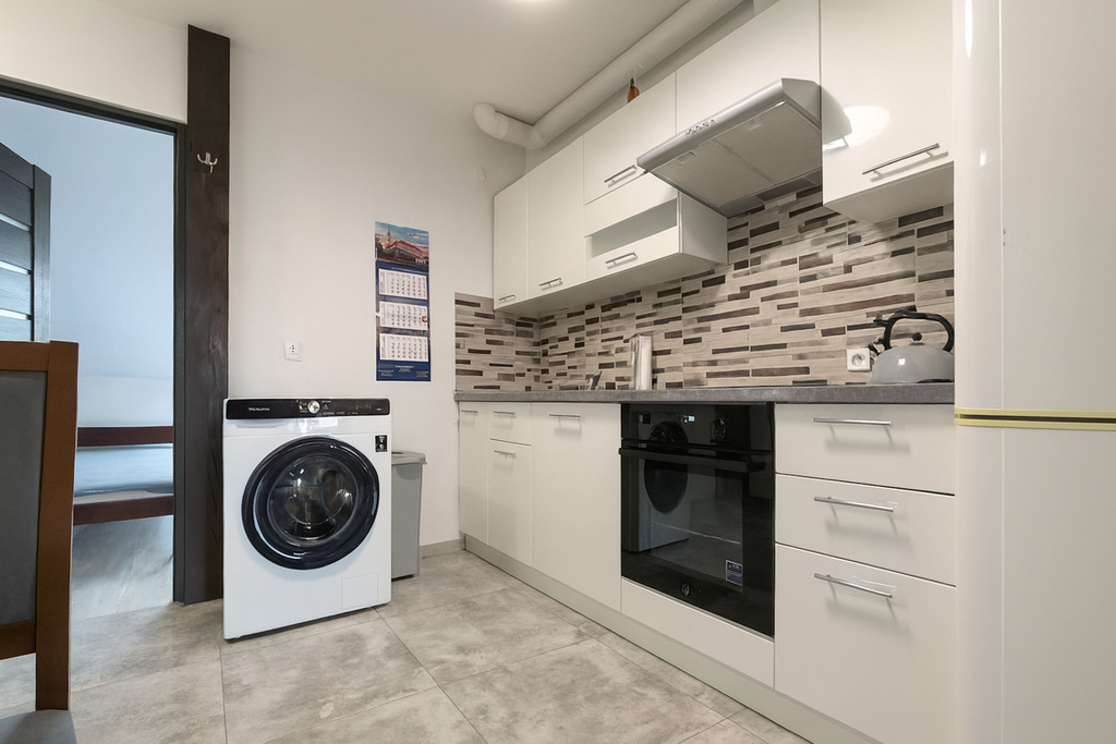 Gotowiec inwestycyjny-3 studia +4 pok. poddasze