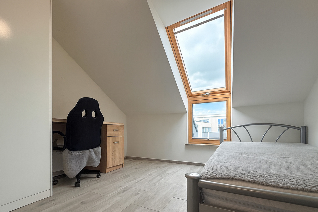 Gotowiec inwestycyjny-3 studia +4 pok. poddasze