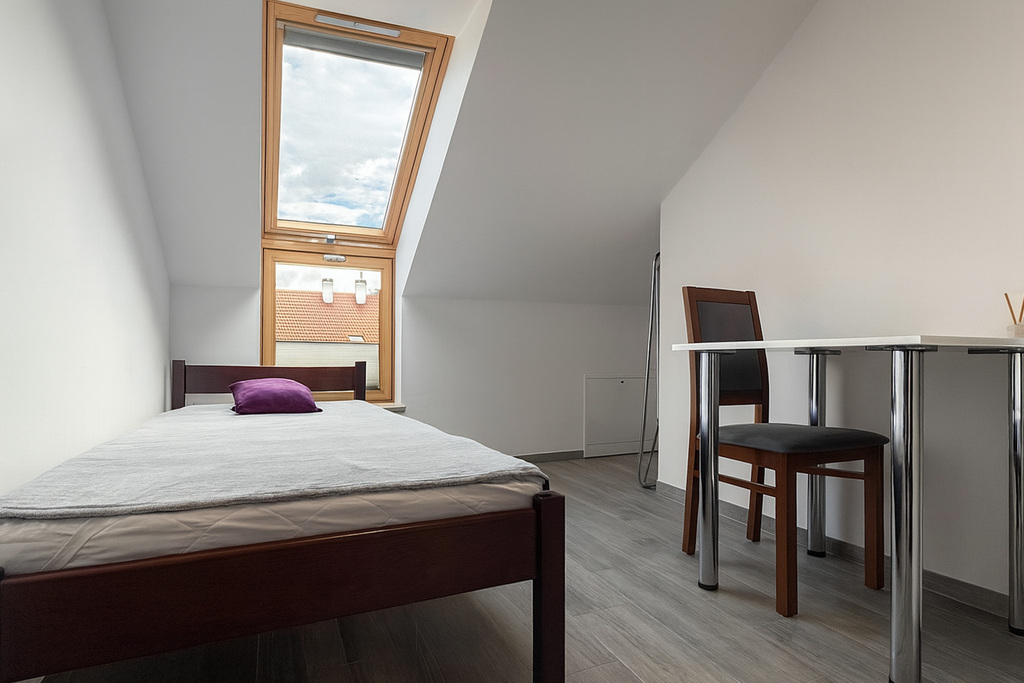 Gotowiec inwestycyjny-3 studia +4 pok. poddasze