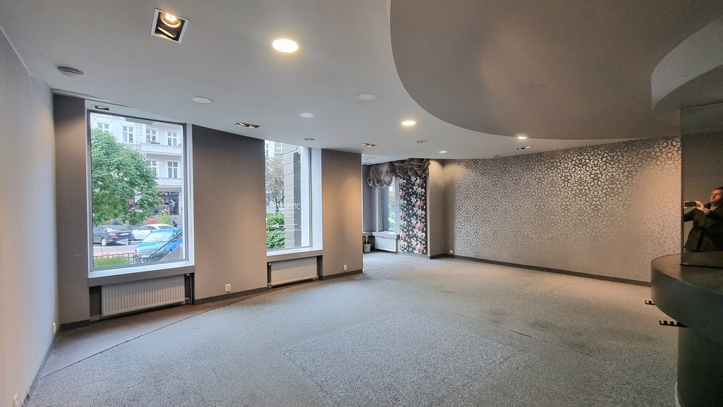 Lokal w Centrum idealny pod kancelarię.