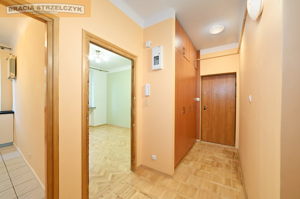 Bielany - na sprzedaż - mieszkanie, balkon, garaż