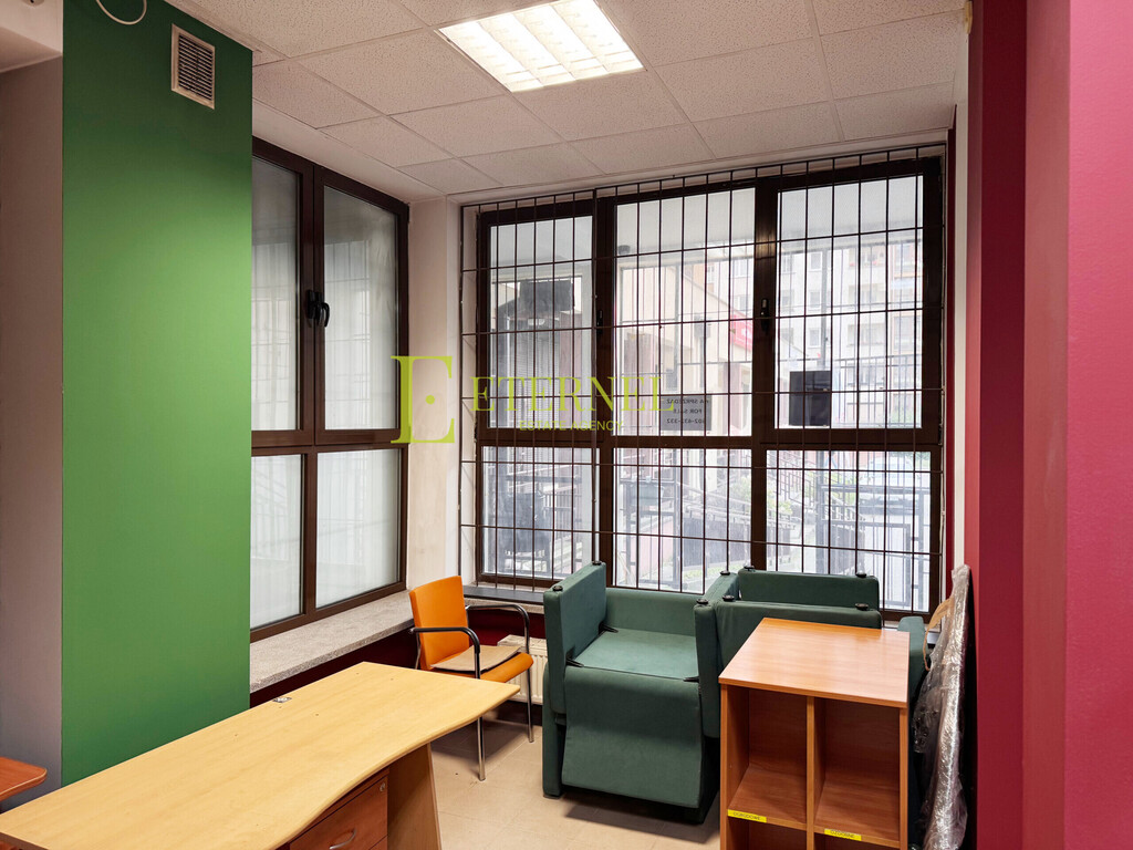 Przestronny lokal 83m² w pasażu handlowym