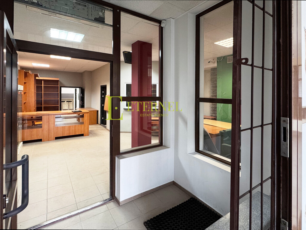 Przestronny lokal 83m² w pasażu handlowym