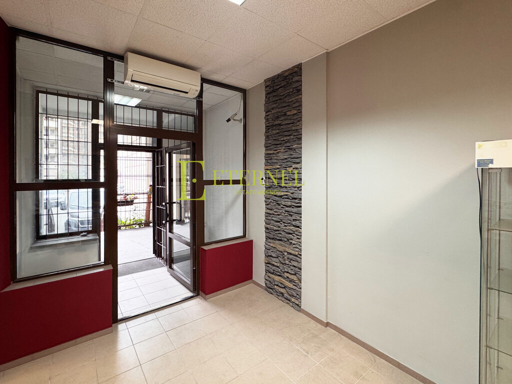 Przestronny lokal 83m² w pasażu handlowym