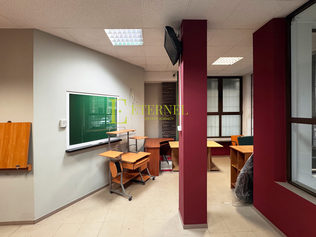 Przestronny lokal 83m² w pasażu handlowym