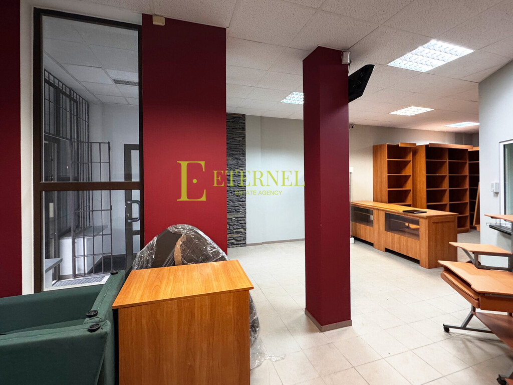 Przestronny lokal 83m² w pasażu handlowym