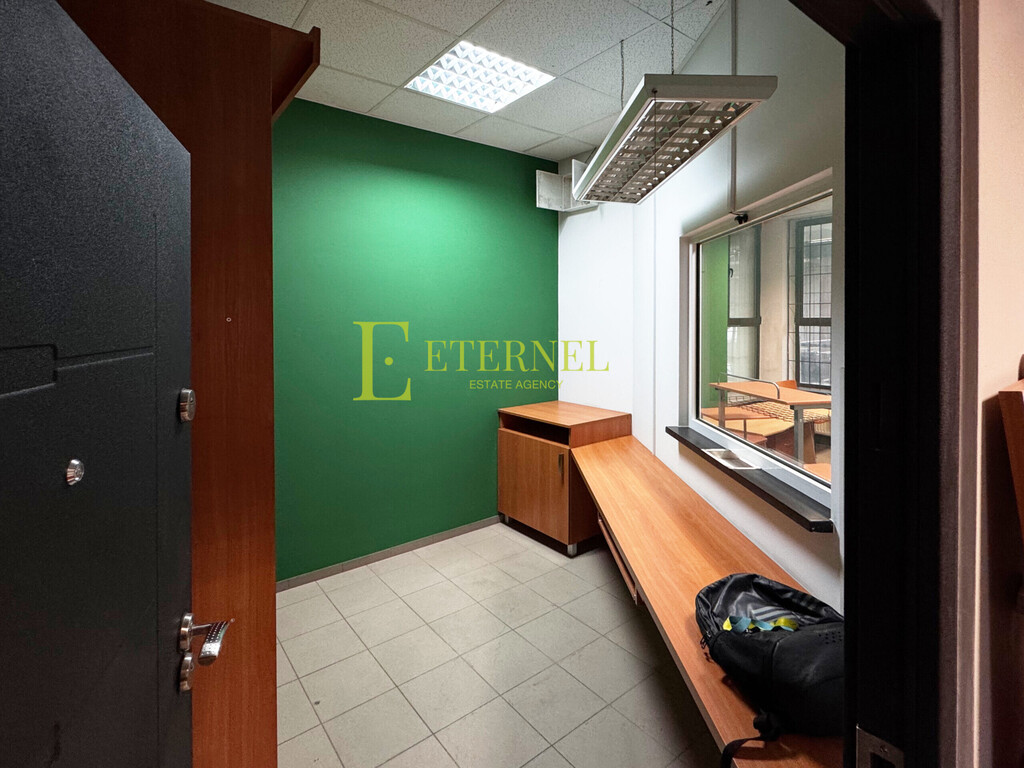 Przestronny lokal 83m² w pasażu handlowym