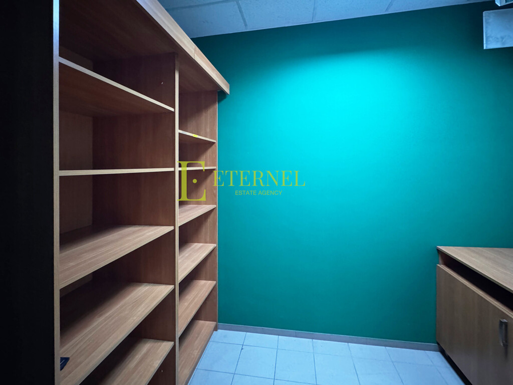 Przestronny lokal 83m² w pasażu handlowym