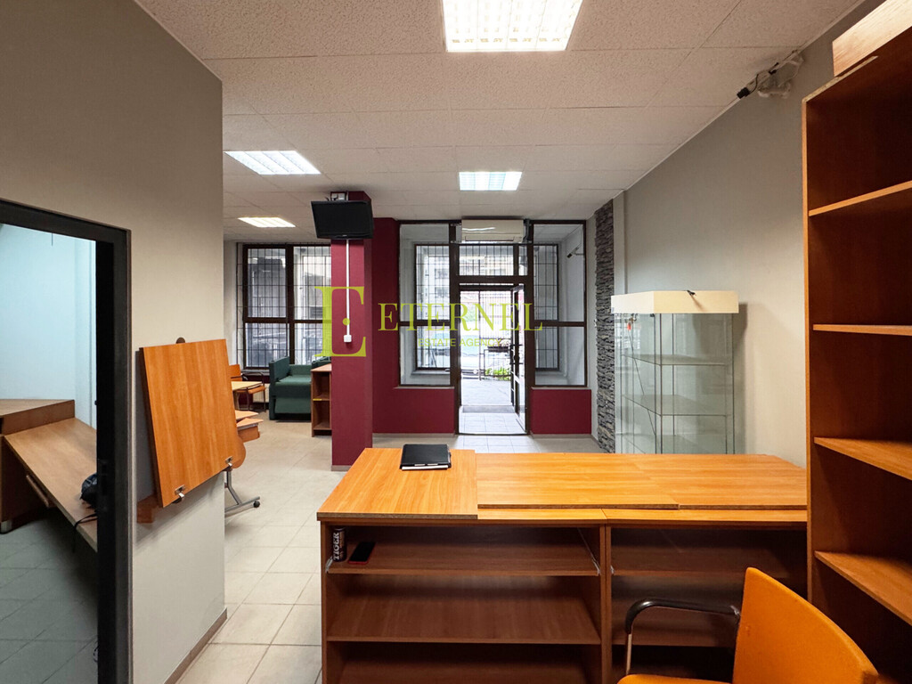 Przestronny lokal 83m² w pasażu handlowym