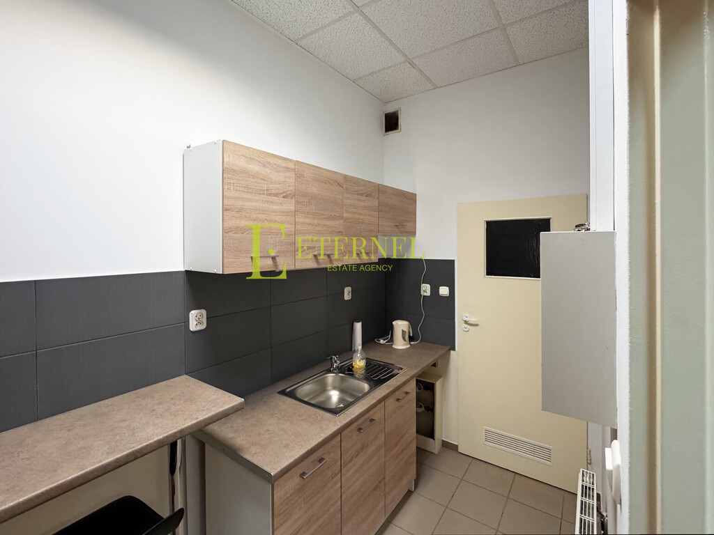 Przestronny lokal 83m² w pasażu handlowym