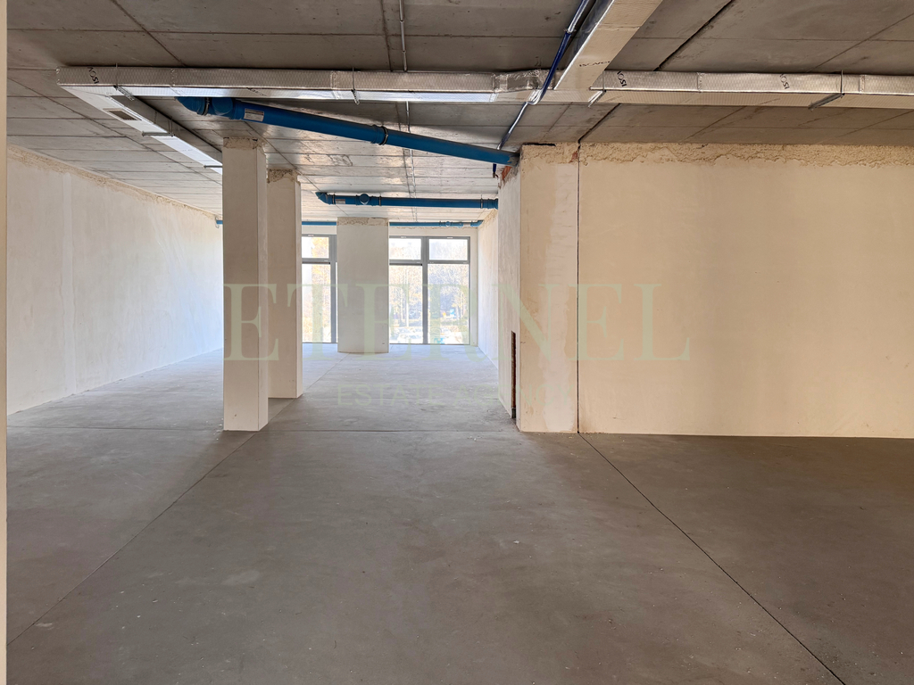 Inwestycyjny lokal z pozwoleniem na mieszkania