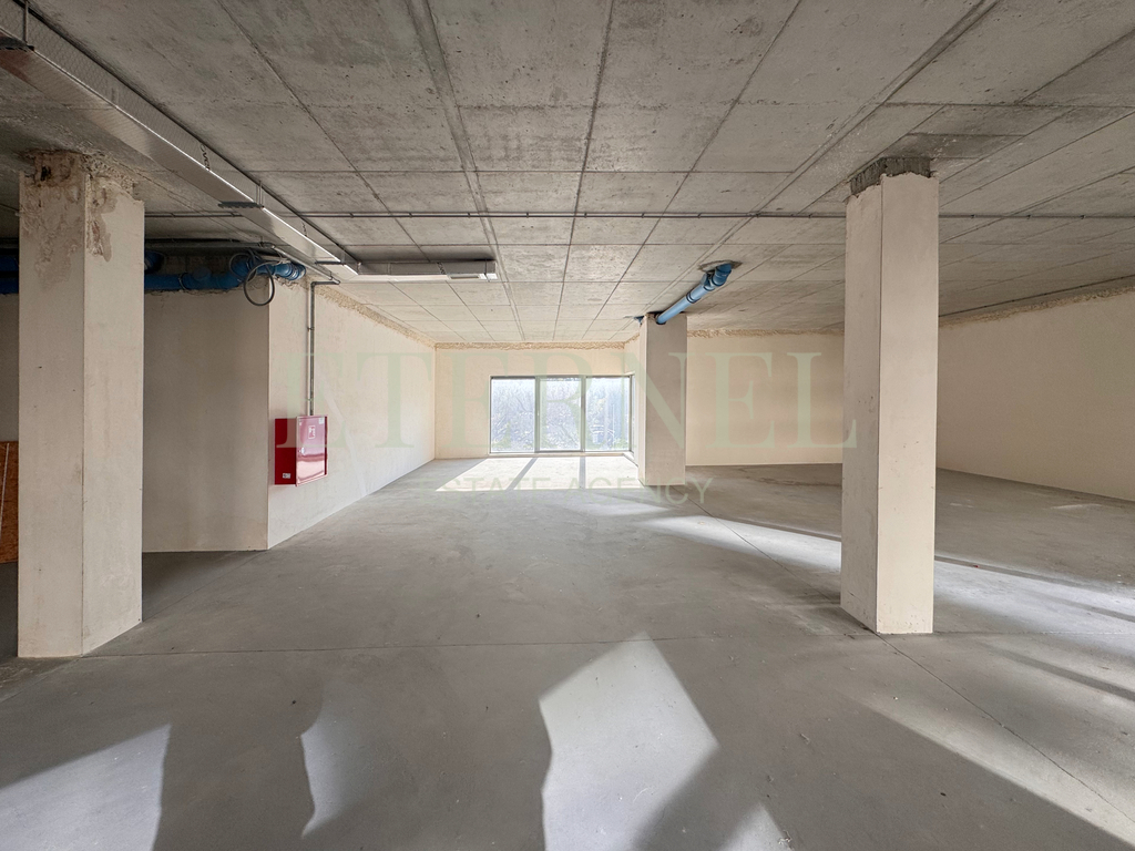 Inwestycyjny lokal z pozwoleniem na mieszkania