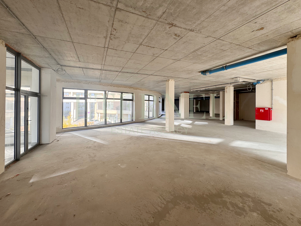 Inwestycyjny lokal z pozwoleniem na mieszkania