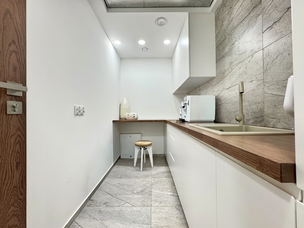 Pokój w kancelarii do wynajęcia - wysoki standard