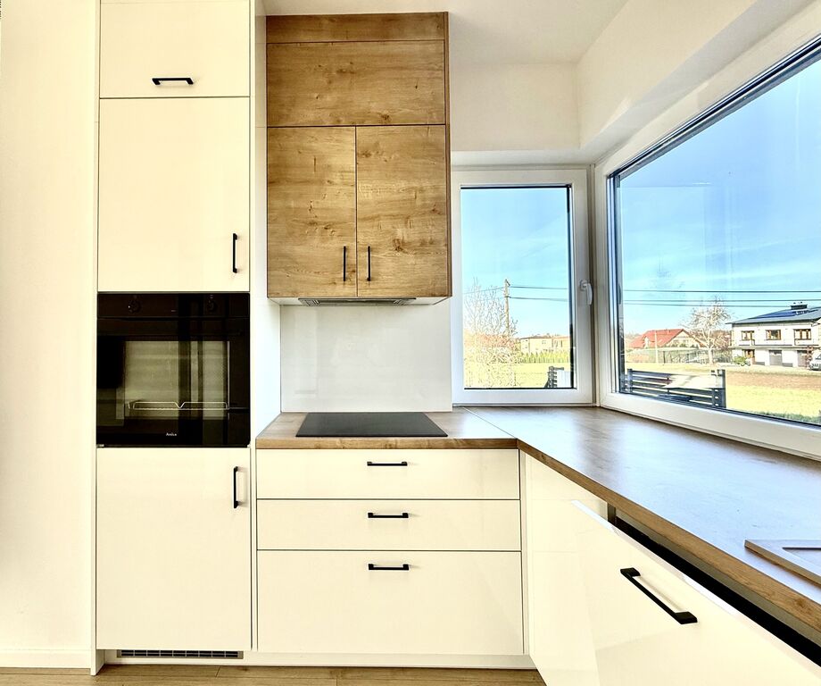 Bliżniak z duzym tarasem i 4 miejscami parkingowym