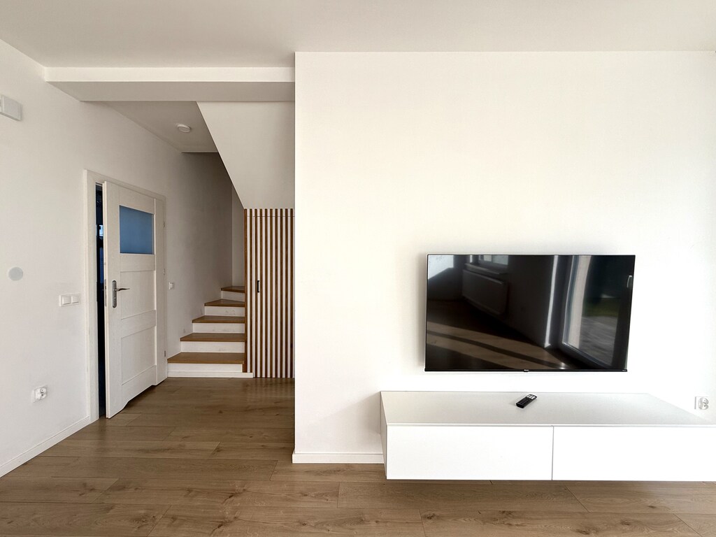 Bliżniak z duzym tarasem i 4 miejscami parkingowym