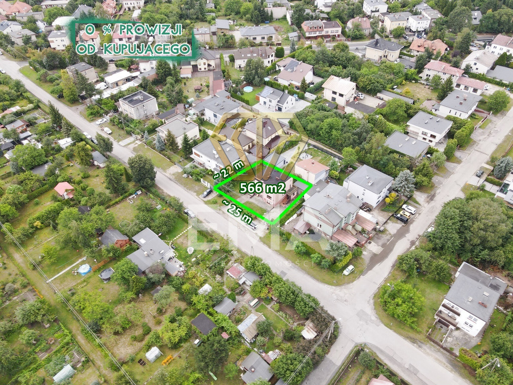 Dom wolnostojący z zabudowaniami gospodarczymi