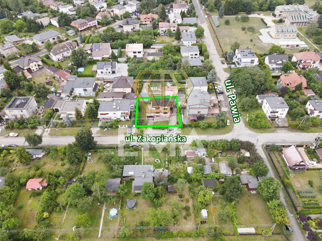 Dom wolnostojący z zabudowaniami gospodarczymi