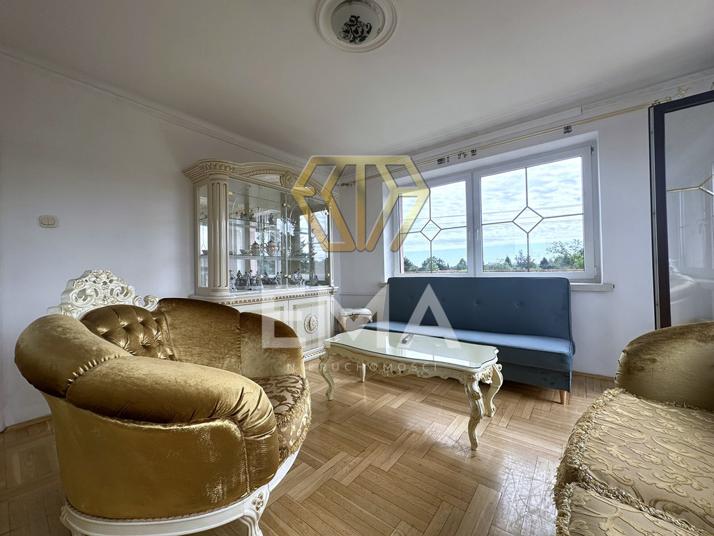 Dom wolnostojący z zabudowaniami gospodarczymi