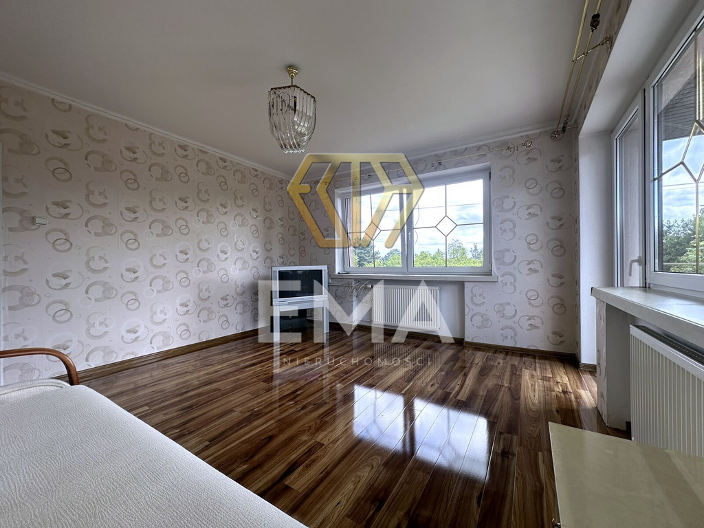 Dom wolnostojący z zabudowaniami gospodarczymi