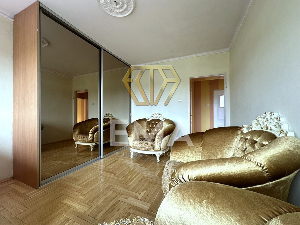 Dom wolnostojący z zabudowaniami gospodarczymi