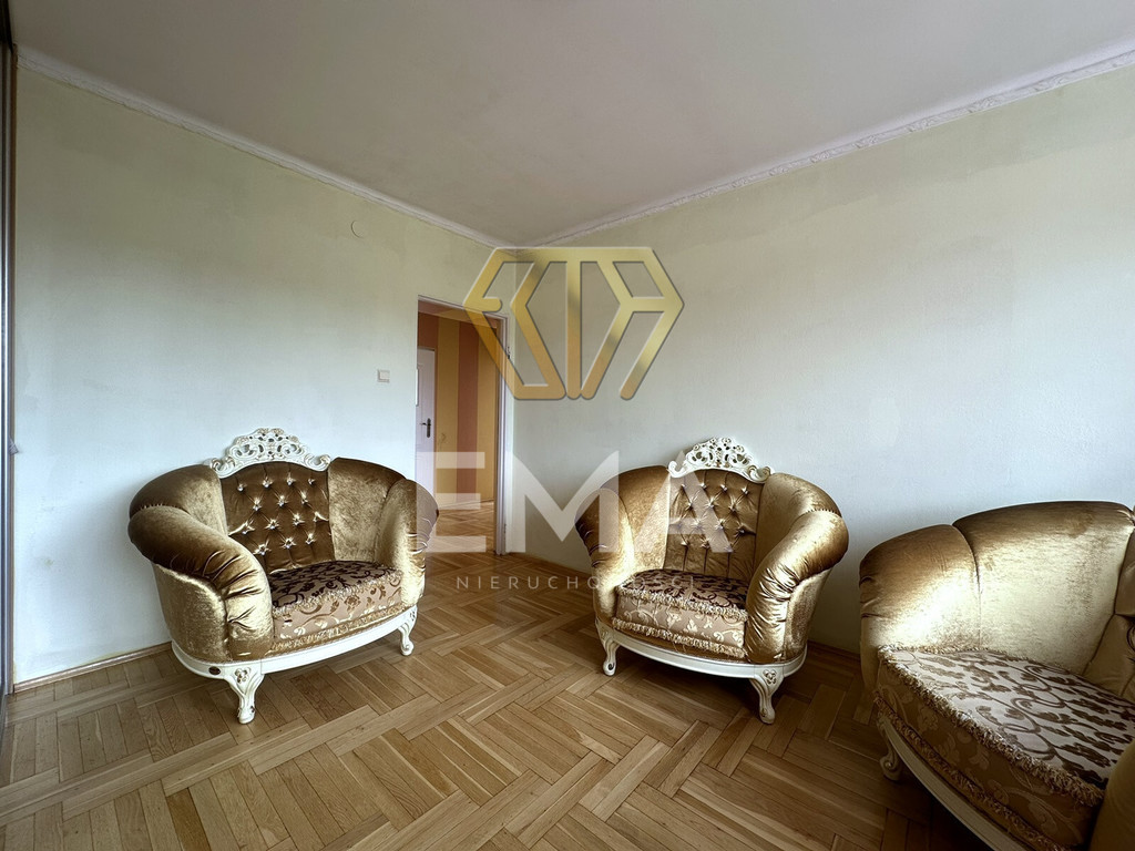 Dom wolnostojący z zabudowaniami gospodarczymi