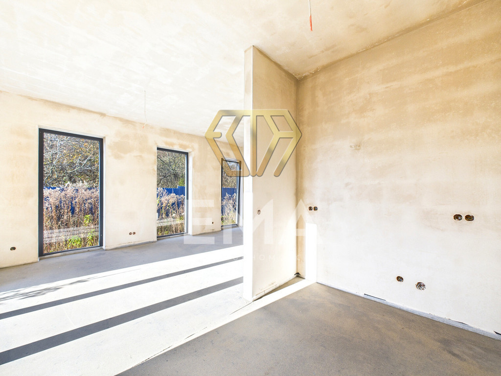 Dom w stanie deweloperskim na sprzedaż