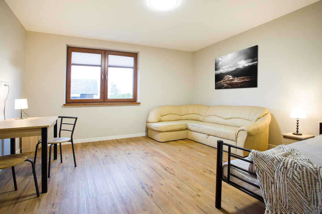 Ludwinów: 247m² domu + 170m² hal na działce 25a