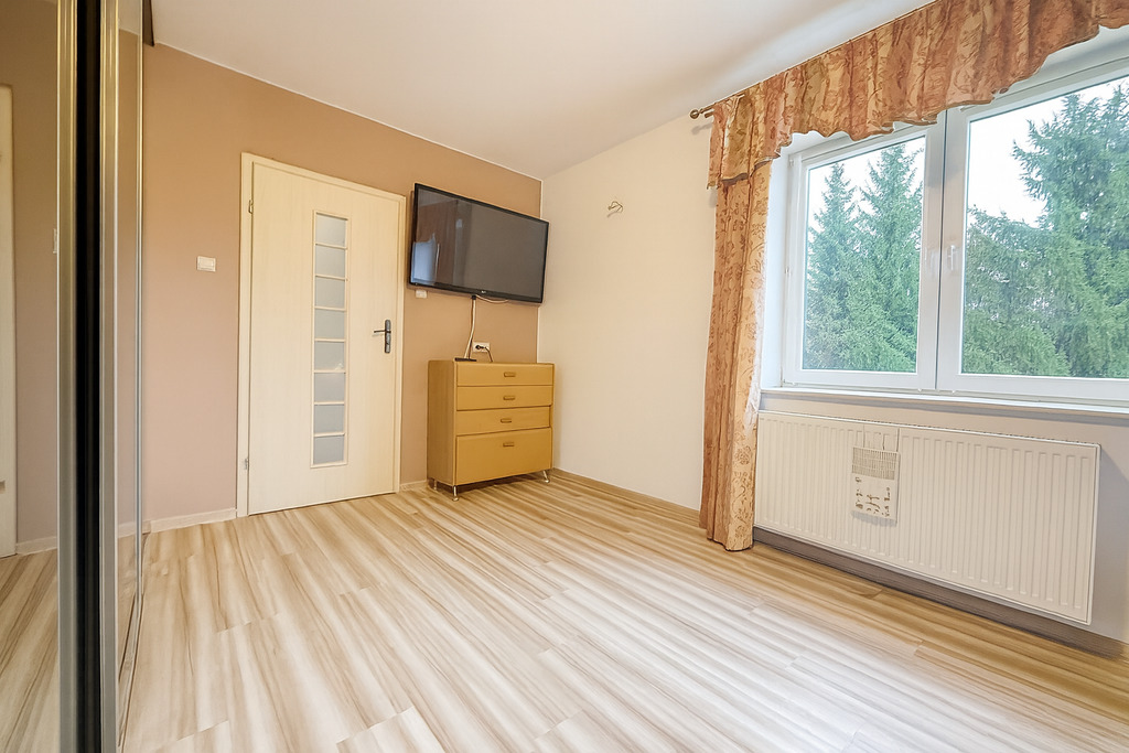 Duży dom z 3 sypialniami i garażem