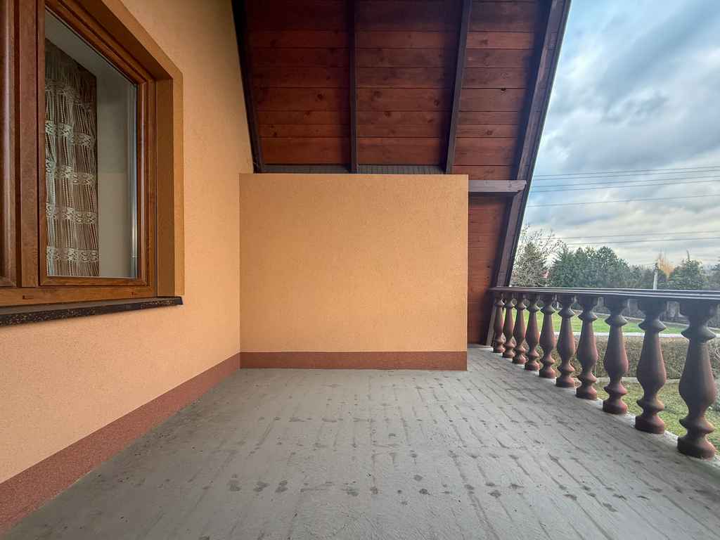 Duży dom z 3 sypialniami i garażem