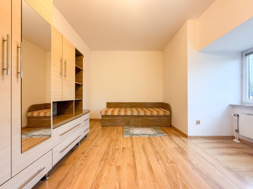 Duży dom z 3 sypialniami i garażem