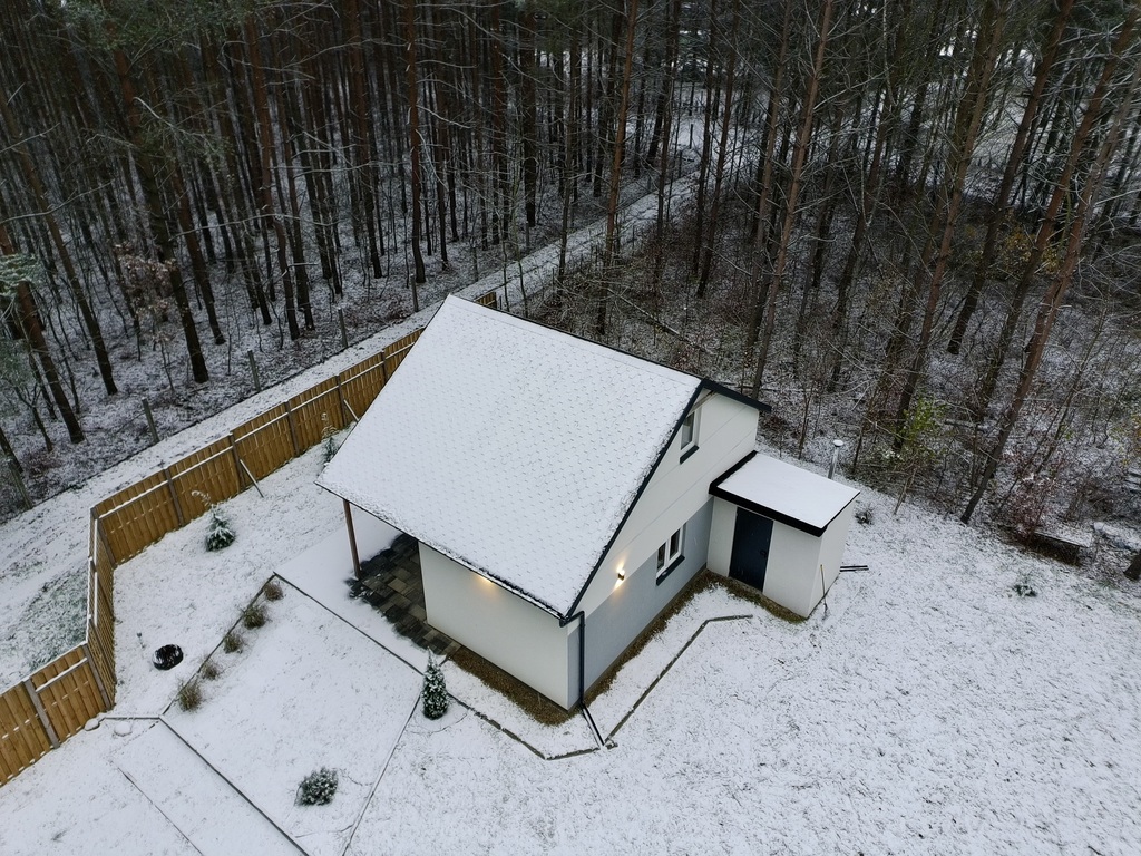Dom w lesie ze ŚWIATŁOWODEM
