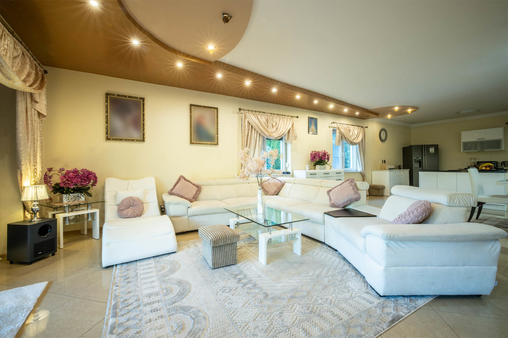 Klimatyczny dom z prywatnym jeziorem