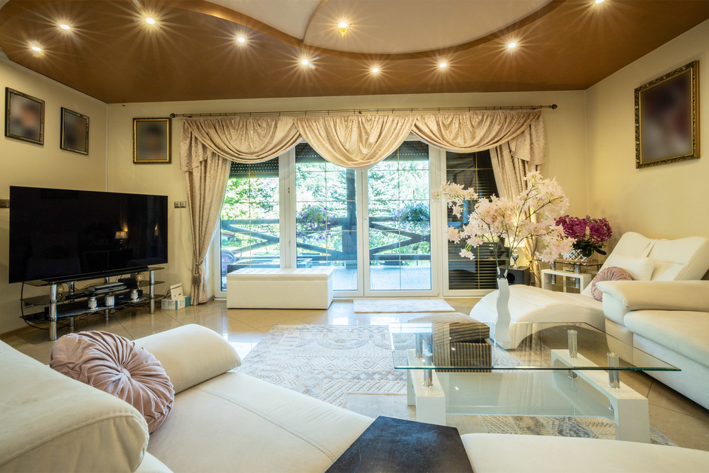 Klimatyczny dom z prywatnym jeziorem