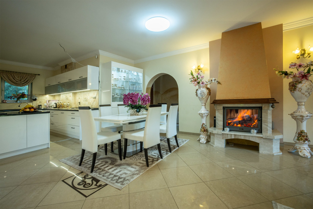 Klimatyczny dom z prywatnym jeziorem